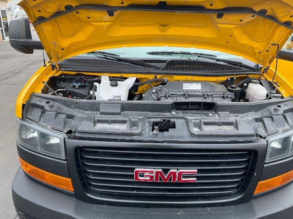 Light Duty Box Truck-Light and Medium Duty Trucks-GMC-2022-Savana G33903-Milwaukee-WI-36,882\n\t\tmiles-$ 40,500 - Image 23