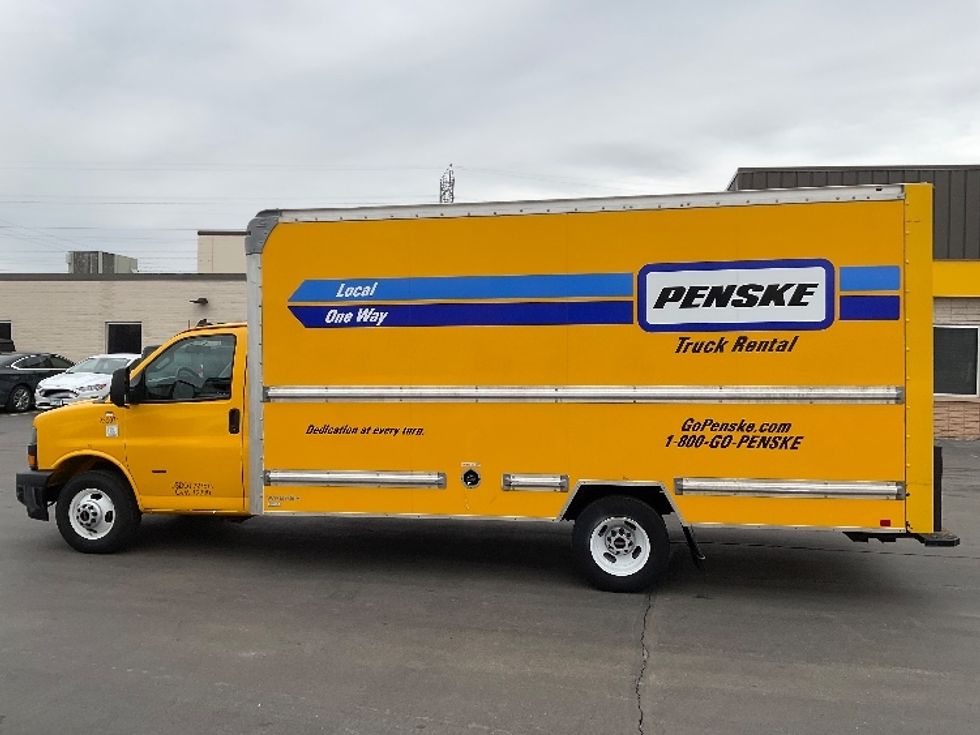 Light Duty Box Truck-Light and Medium Duty Trucks-GMC-2022-Savana G33903-Milwaukee-WI-36,882\n\t\tmiles-$ 40,500 - Image 4