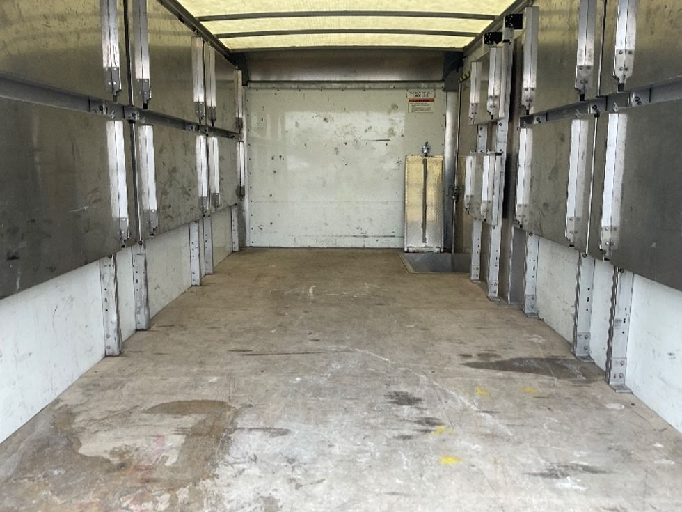 Light Duty Box Truck-Light and Medium Duty Trucks-GMC-2022-Savana G33903-Milwaukee-WI-36,882\n\t\tmiles-$ 40,500 - Image 9