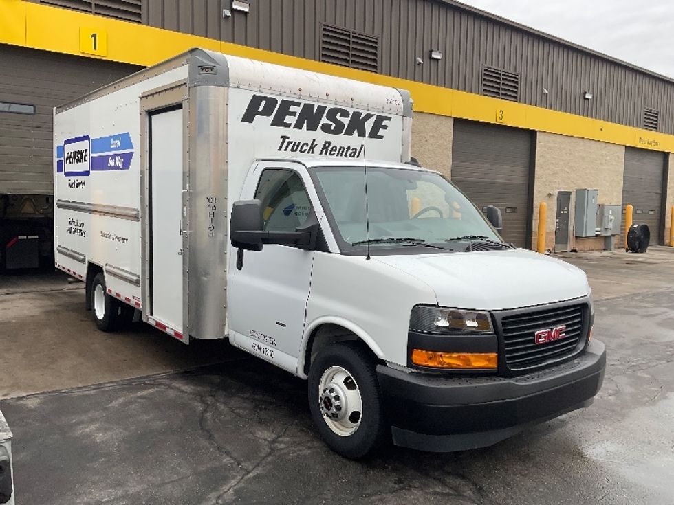 Light Duty Box Truck-Light and Medium Duty Trucks-GMC-2022-Savana G33903-Milwaukee-WI-50,662\n\t\tmiles-$ 44,000 - Image 1