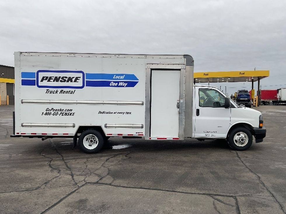 Light Duty Box Truck-Light and Medium Duty Trucks-GMC-2022-Savana G33903-Milwaukee-WI-50,662\n\t\tmiles-$ 44,000 - Image 15