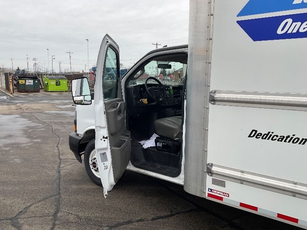 Light Duty Box Truck-Light and Medium Duty Trucks-GMC-2022-Savana G33903-Milwaukee-WI-50,662\n\t\tmiles-$ 44,000 - Image 16