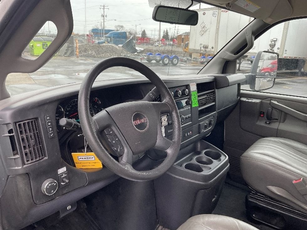 Light Duty Box Truck-Light and Medium Duty Trucks-GMC-2022-Savana G33903-Milwaukee-WI-50,662\n\t\tmiles-$ 44,000 - Image 17