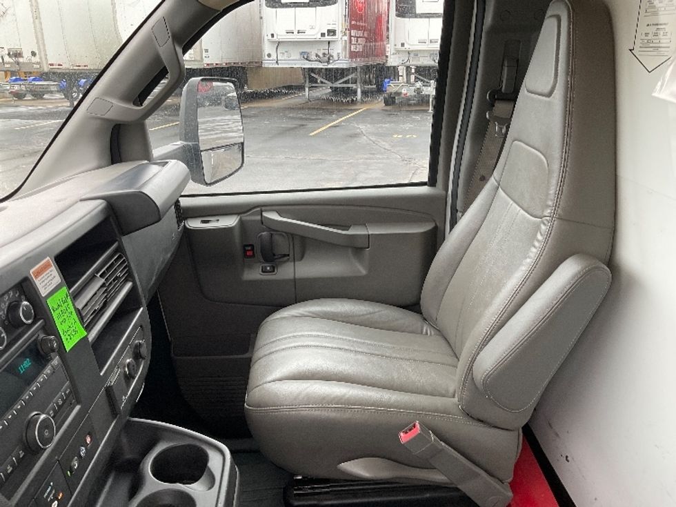 Light Duty Box Truck-Light and Medium Duty Trucks-GMC-2022-Savana G33903-Milwaukee-WI-50,662\n\t\tmiles-$ 44,000 - Image 19
