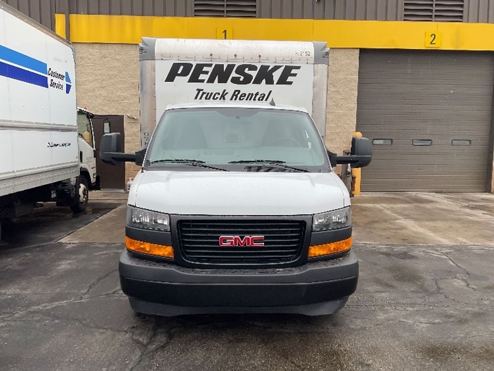 Light Duty Box Truck-Light and Medium Duty Trucks-GMC-2022-Savana G33903-Milwaukee-WI-50,662\n\t\tmiles-$ 44,000 - Image 2