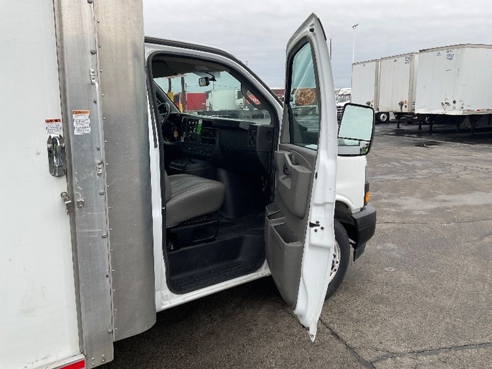 Light Duty Box Truck-Light and Medium Duty Trucks-GMC-2022-Savana G33903-Milwaukee-WI-50,662\n\t\tmiles-$ 44,000 - Image 20