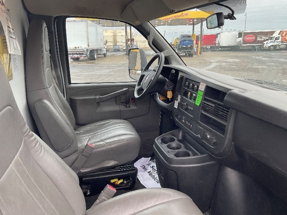 Light Duty Box Truck-Light and Medium Duty Trucks-GMC-2022-Savana G33903-Milwaukee-WI-50,662\n\t\tmiles-$ 44,000 - Image 22