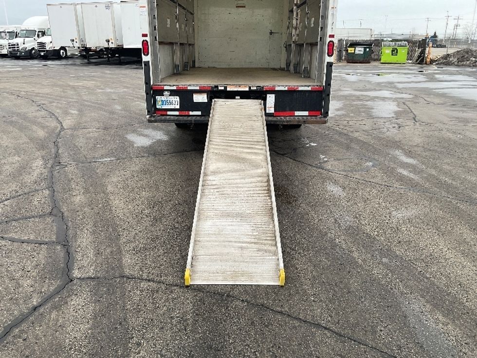 Light Duty Box Truck-Light and Medium Duty Trucks-GMC-2022-Savana G33903-Milwaukee-WI-50,662\n\t\tmiles-$ 44,000 - Image 9