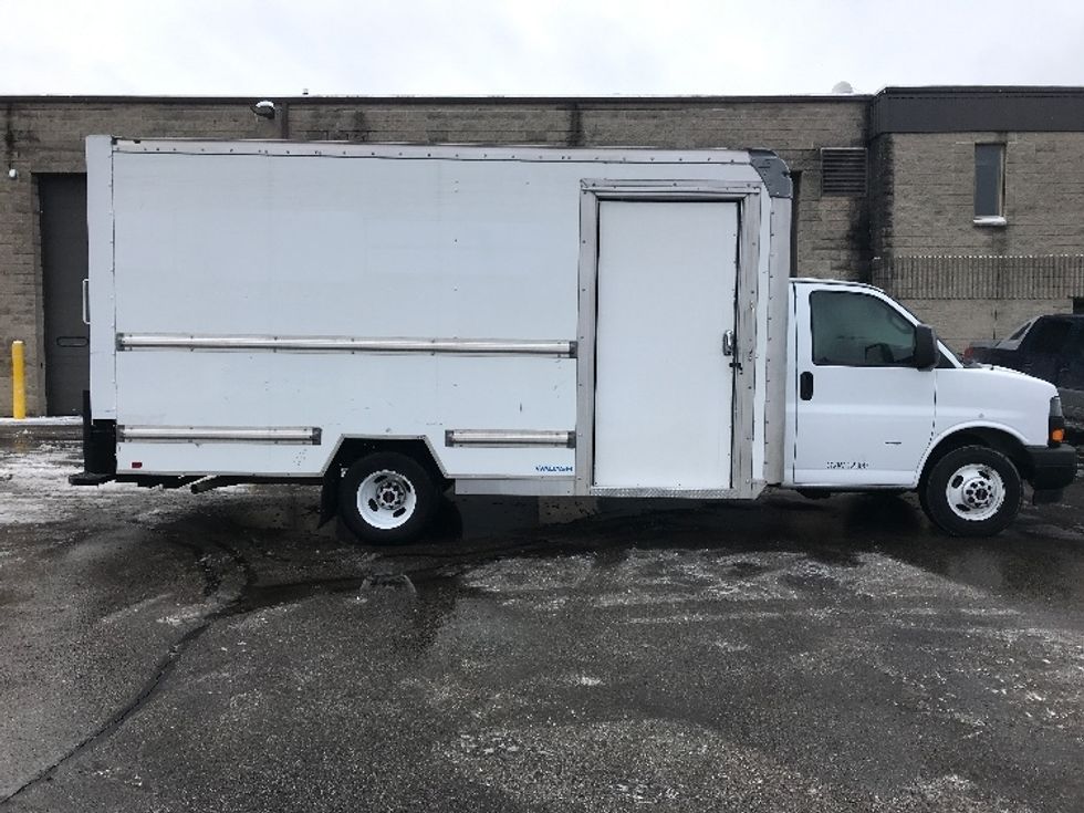 Light Duty Box Truck-Light and Medium Duty Trucks-GMC-2022-Savana G33903-Milwaukee-WI-52,107\n\t\tmiles-$ 41,000 - Image 15