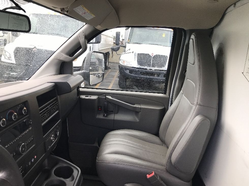 Light Duty Box Truck-Light and Medium Duty Trucks-GMC-2022-Savana G33903-Milwaukee-WI-52,107\n\t\tmiles-$ 41,000 - Image 19