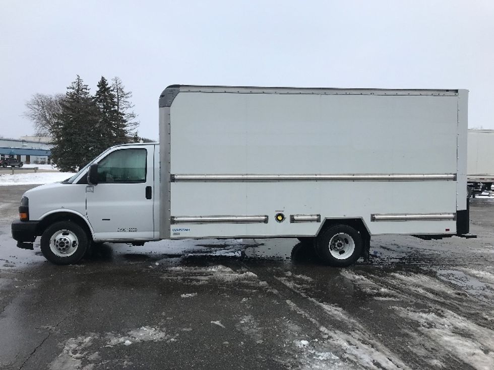 Light Duty Box Truck-Light and Medium Duty Trucks-GMC-2022-Savana G33903-Milwaukee-WI-52,107\n\t\tmiles-$ 41,000 - Image 4