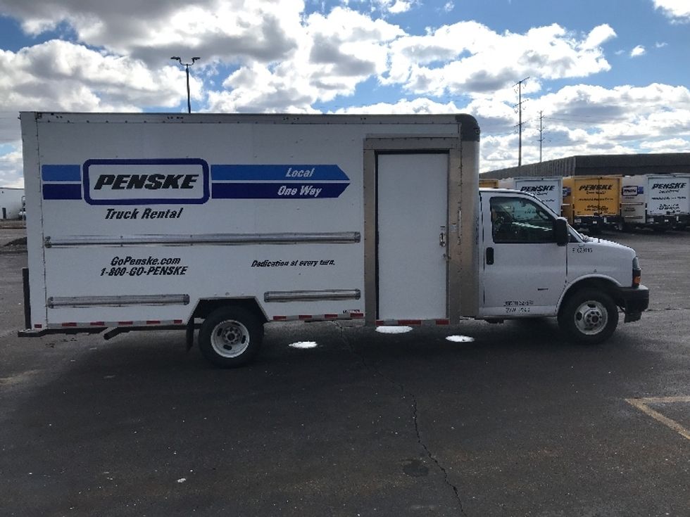 Light Duty Box Truck-Light and Medium Duty Trucks-GMC-2022-Savana G33903-Milwaukee-WI-53,776\n\t\tmiles-$ 40,750 - Image 14