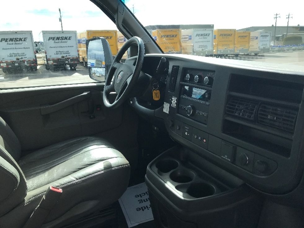 Light Duty Box Truck-Light and Medium Duty Trucks-GMC-2022-Savana G33903-Milwaukee-WI-53,776\n\t\tmiles-$ 40,750 - Image 21