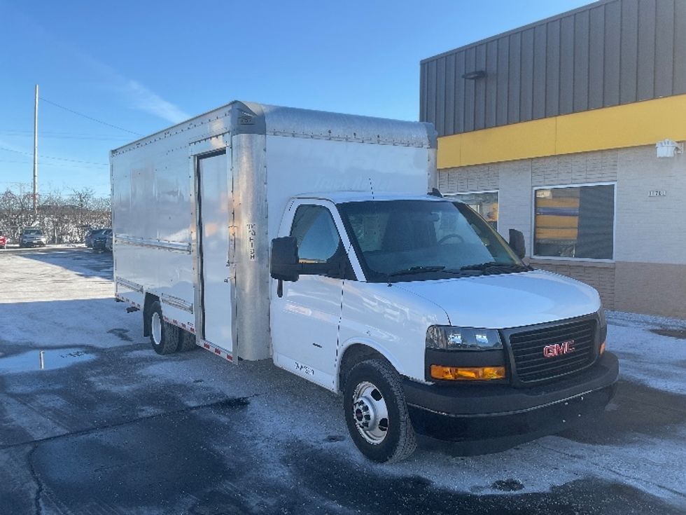 Light Duty Box Truck-Light and Medium Duty Trucks-GMC-2022-Savana G33903-Milwaukee-WI-54,818\n\t\tmiles-$ 40,500 - Image 1