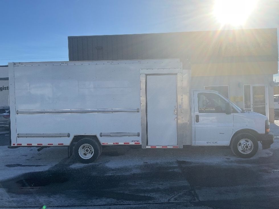 Light Duty Box Truck-Light and Medium Duty Trucks-GMC-2022-Savana G33903-Milwaukee-WI-54,818\n\t\tmiles-$ 40,500 - Image 15