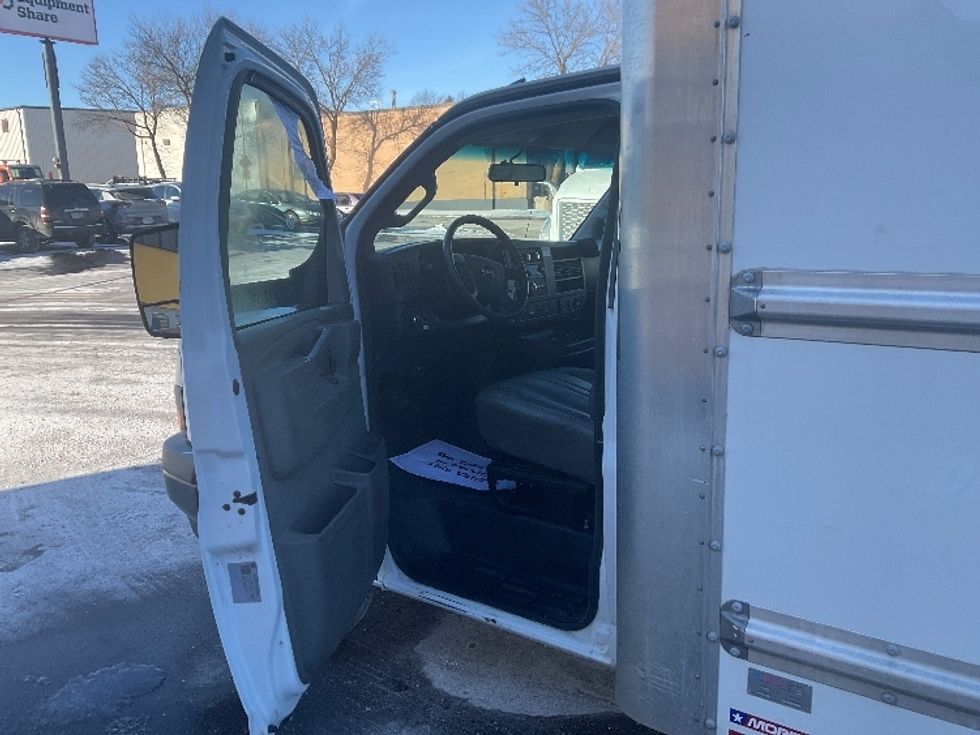 Light Duty Box Truck-Light and Medium Duty Trucks-GMC-2022-Savana G33903-Milwaukee-WI-54,818\n\t\tmiles-$ 40,500 - Image 16