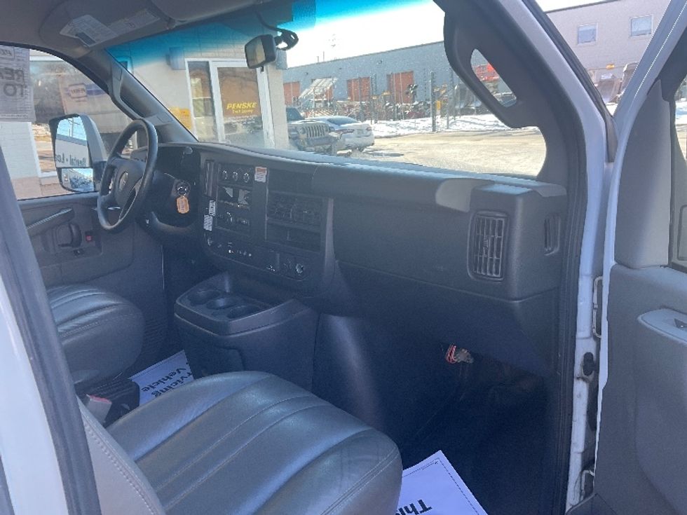 Light Duty Box Truck-Light and Medium Duty Trucks-GMC-2022-Savana G33903-Milwaukee-WI-54,818\n\t\tmiles-$ 40,500 - Image 21