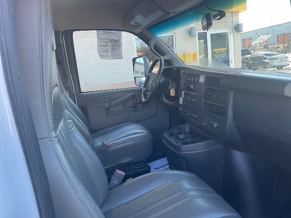 Light Duty Box Truck-Light and Medium Duty Trucks-GMC-2022-Savana G33903-Milwaukee-WI-54,818\n\t\tmiles-$ 40,500 - Image 22