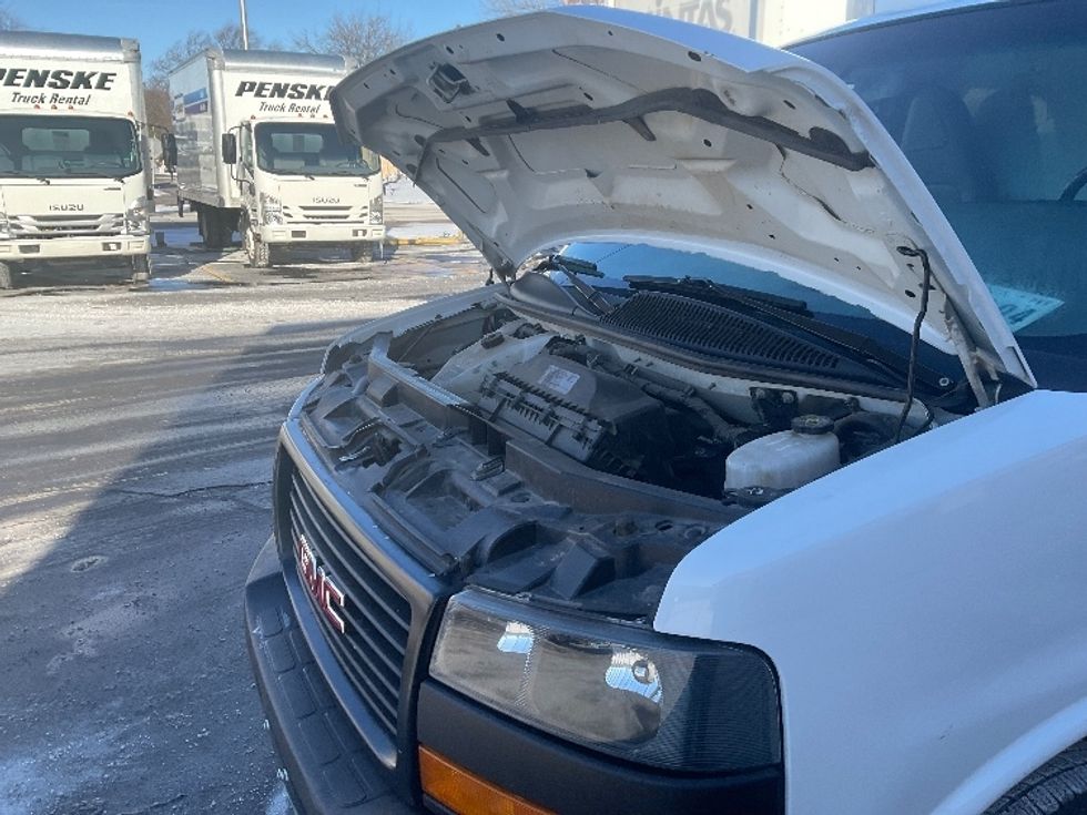 Light Duty Box Truck-Light and Medium Duty Trucks-GMC-2022-Savana G33903-Milwaukee-WI-54,818\n\t\tmiles-$ 40,500 - Image 24