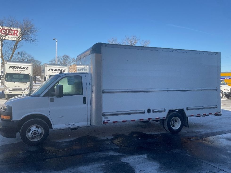 Light Duty Box Truck-Light and Medium Duty Trucks-GMC-2022-Savana G33903-Milwaukee-WI-54,818\n\t\tmiles-$ 40,500 - Image 4