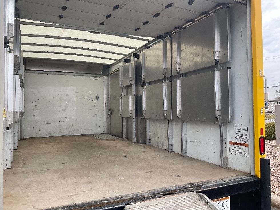 Light Duty Box Truck-Light and Medium Duty Trucks-GMC-2022-Savana G33903-Milwaukee-WI-55,441\n\t\tmiles-$ 36,500 - Image 11