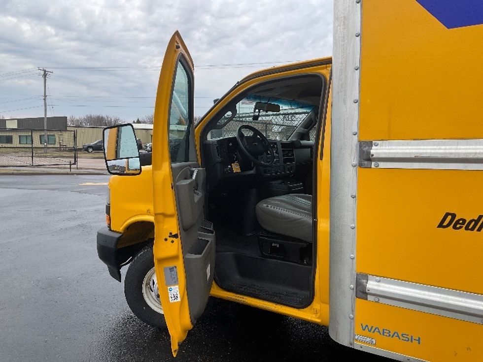 Light Duty Box Truck-Light and Medium Duty Trucks-GMC-2022-Savana G33903-Milwaukee-WI-55,441\n\t\tmiles-$ 36,500 - Image 14