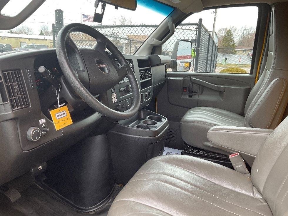 Light Duty Box Truck-Light and Medium Duty Trucks-GMC-2022-Savana G33903-Milwaukee-WI-55,441\n\t\tmiles-$ 36,500 - Image 15