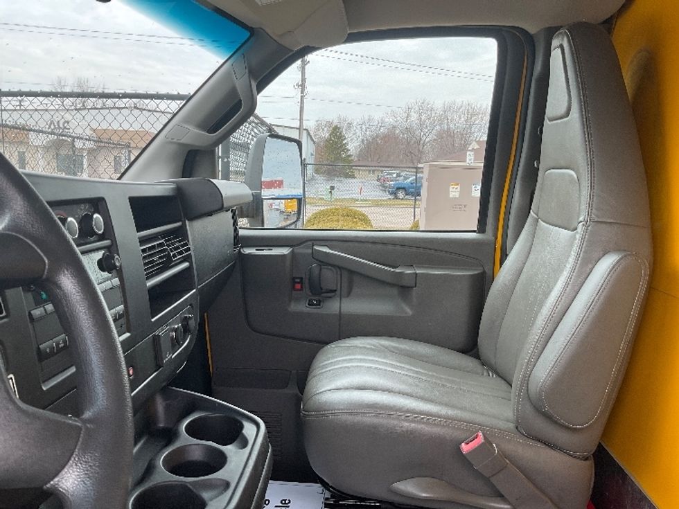 Light Duty Box Truck-Light and Medium Duty Trucks-GMC-2022-Savana G33903-Milwaukee-WI-55,441\n\t\tmiles-$ 36,500 - Image 17