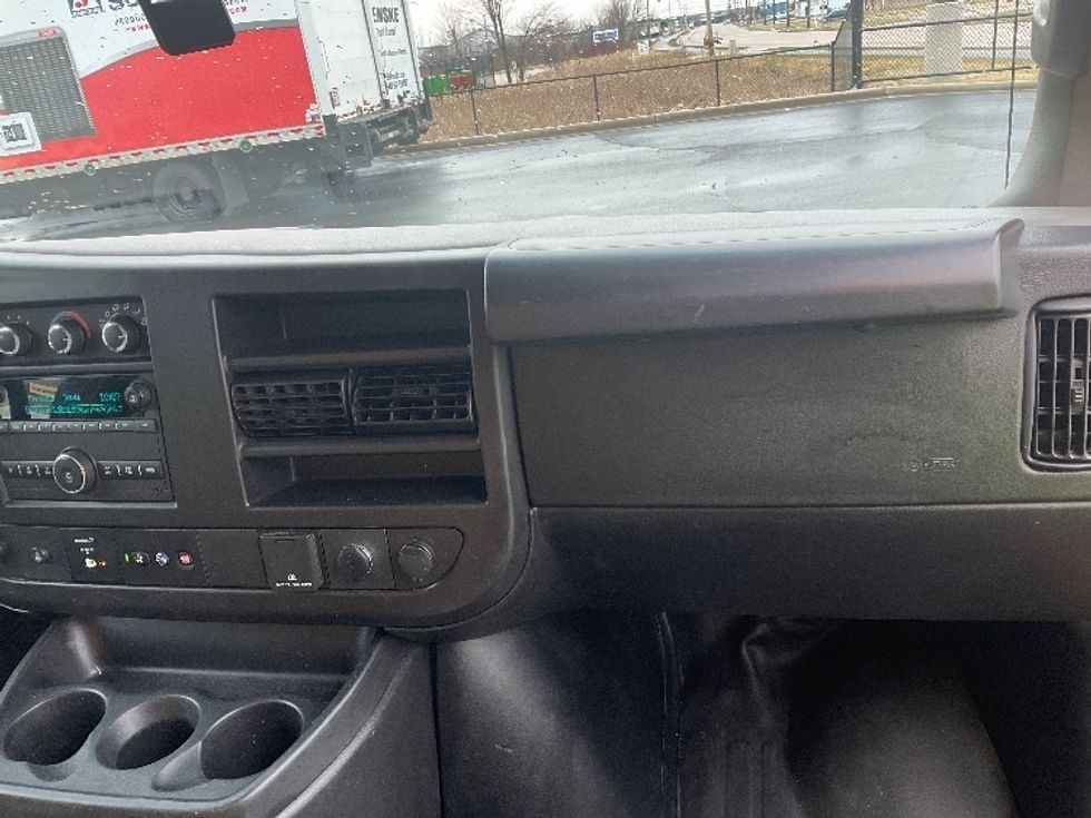 Light Duty Box Truck-Light and Medium Duty Trucks-GMC-2022-Savana G33903-Milwaukee-WI-55,441\n\t\tmiles-$ 36,500 - Image 19