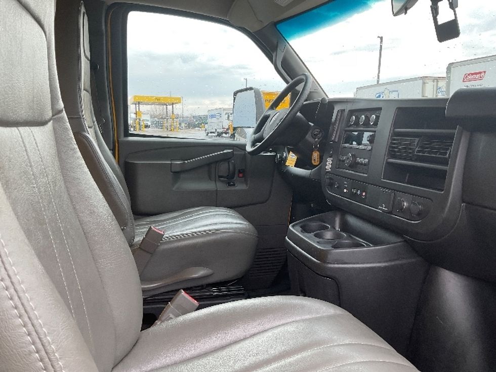 Light Duty Box Truck-Light and Medium Duty Trucks-GMC-2022-Savana G33903-Milwaukee-WI-55,441\n\t\tmiles-$ 36,500 - Image 20
