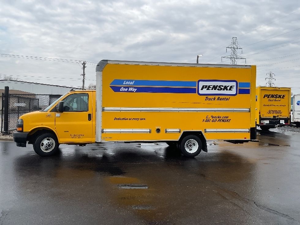 Light Duty Box Truck-Light and Medium Duty Trucks-GMC-2022-Savana G33903-Milwaukee-WI-55,441\n\t\tmiles-$ 36,500 - Image 4