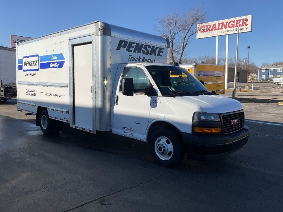 Light Duty Box Truck-Light and Medium Duty Trucks-GMC-2022-Savana G33903-Milwaukee-WI-58,927\n\t\tmiles-$ 39,500 - Image 1