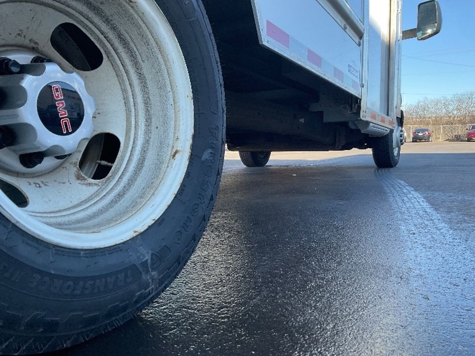 Light Duty Box Truck-Light and Medium Duty Trucks-GMC-2022-Savana G33903-Milwaukee-WI-58,927\n\t\tmiles-$ 39,500 - Image 12