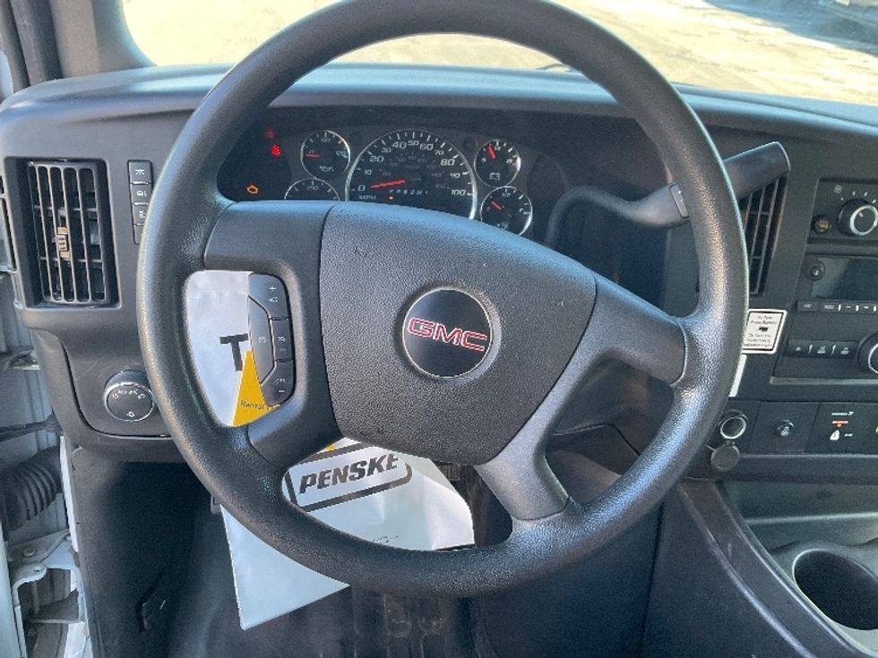 Light Duty Box Truck-Light and Medium Duty Trucks-GMC-2022-Savana G33903-Milwaukee-WI-58,927\n\t\tmiles-$ 39,500 - Image 16