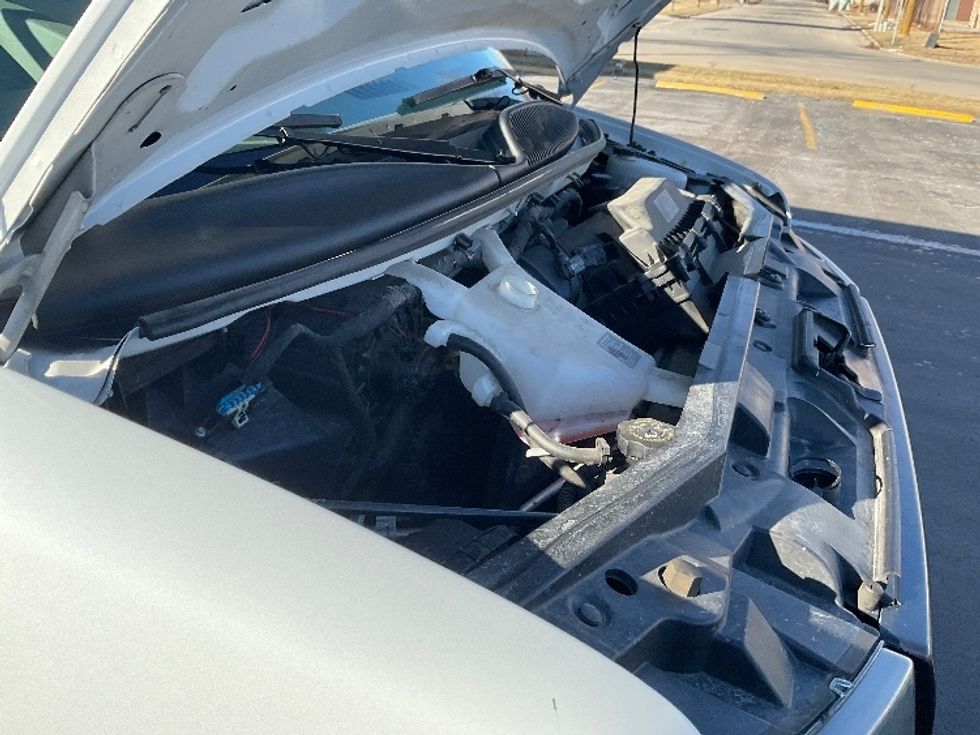 Light Duty Box Truck-Light and Medium Duty Trucks-GMC-2022-Savana G33903-Milwaukee-WI-58,927\n\t\tmiles-$ 39,500 - Image 22