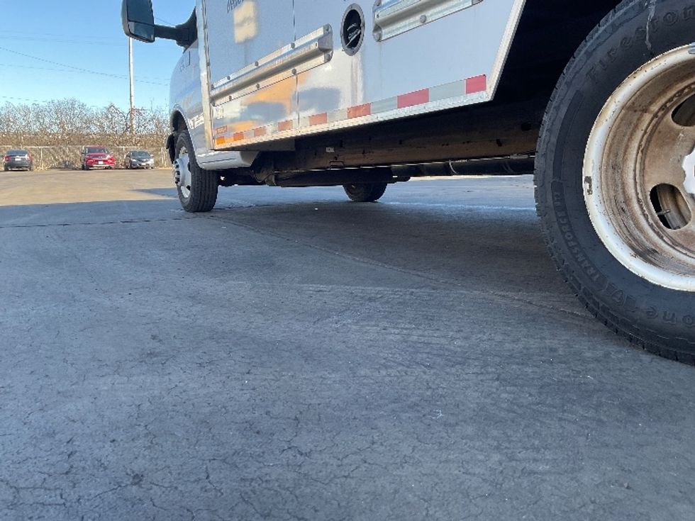 Light Duty Box Truck-Light and Medium Duty Trucks-GMC-2022-Savana G33903-Milwaukee-WI-58,927\n\t\tmiles-$ 39,500 - Image 5