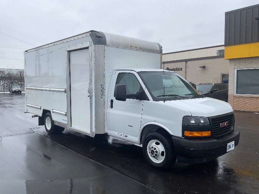 Light Duty Box Truck-Light and Medium Duty Trucks-GMC-2022-Savana G33903-Milwaukee-WI-60,670\n\t\tmiles-$ 40,000 - Image 1