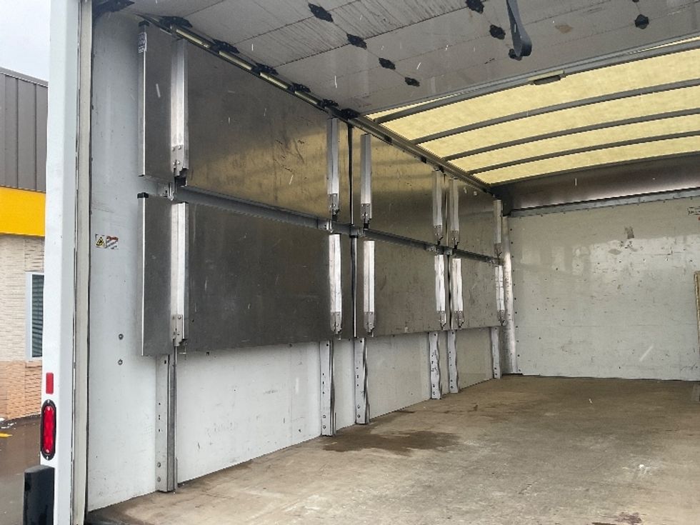 Light Duty Box Truck-Light and Medium Duty Trucks-GMC-2022-Savana G33903-Milwaukee-WI-60,670\n\t\tmiles-$ 40,000 - Image 11