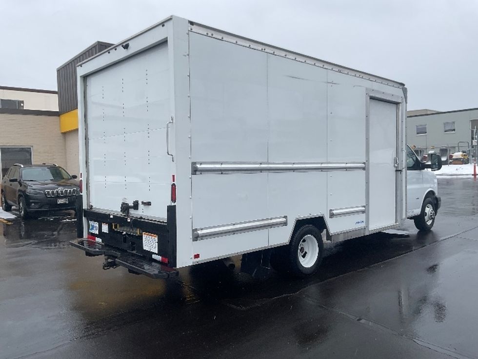 Light Duty Box Truck-Light and Medium Duty Trucks-GMC-2022-Savana G33903-Milwaukee-WI-60,670\n\t\tmiles-$ 40,000 - Image 13