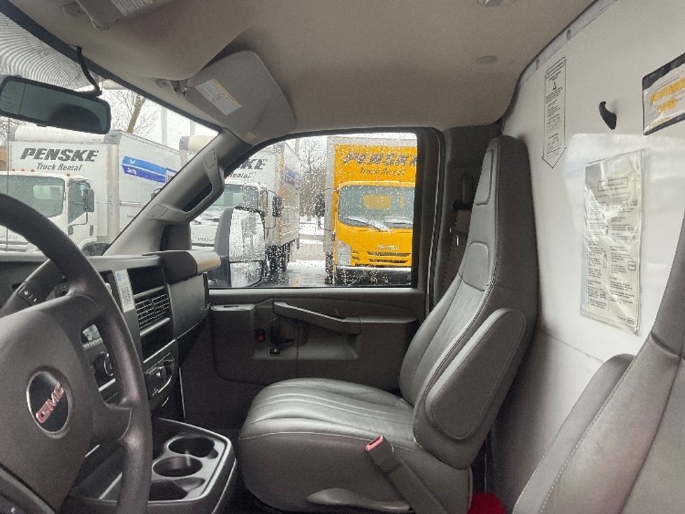 Light Duty Box Truck-Light and Medium Duty Trucks-GMC-2022-Savana G33903-Milwaukee-WI-60,670\n\t\tmiles-$ 40,000 - Image 19
