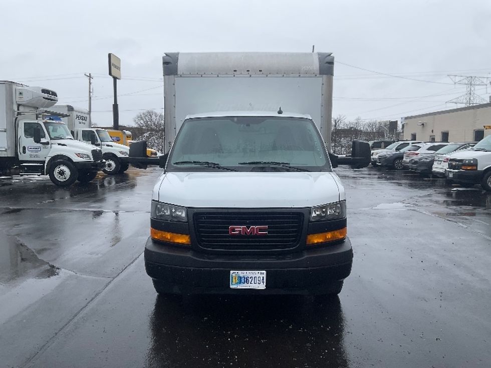 Light Duty Box Truck-Light and Medium Duty Trucks-GMC-2022-Savana G33903-Milwaukee-WI-60,670\n\t\tmiles-$ 40,000 - Image 2