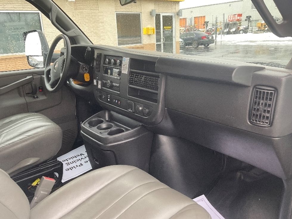 Light Duty Box Truck-Light and Medium Duty Trucks-GMC-2022-Savana G33903-Milwaukee-WI-60,670\n\t\tmiles-$ 40,000 - Image 22