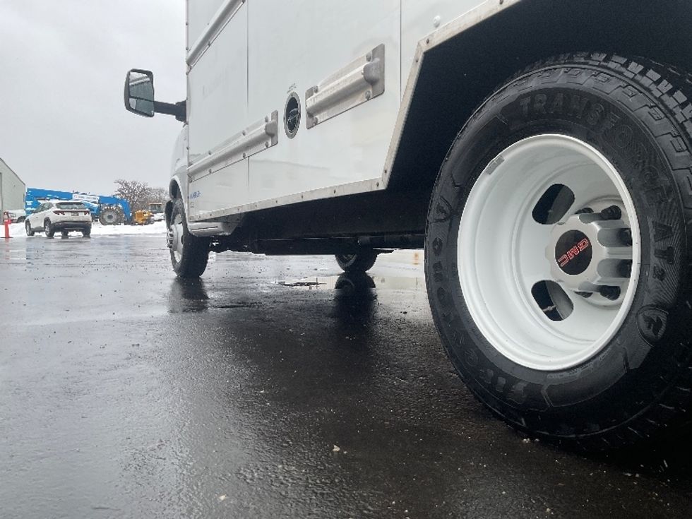 Light Duty Box Truck-Light and Medium Duty Trucks-GMC-2022-Savana G33903-Milwaukee-WI-60,670\n\t\tmiles-$ 40,000 - Image 5