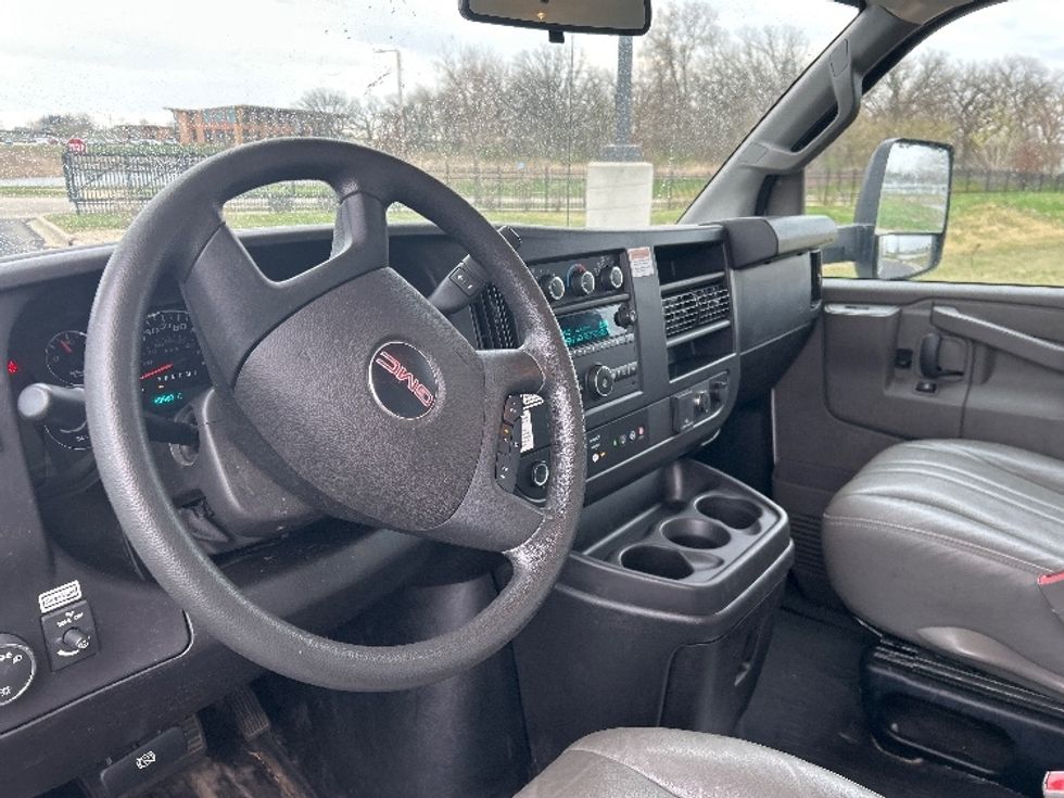 Light Duty Box Truck-Light and Medium Duty Trucks-GMC-2022-Savana G33903-Milwaukee-WI-60,758\n\t\tmiles-$ 40,750 - Image 17