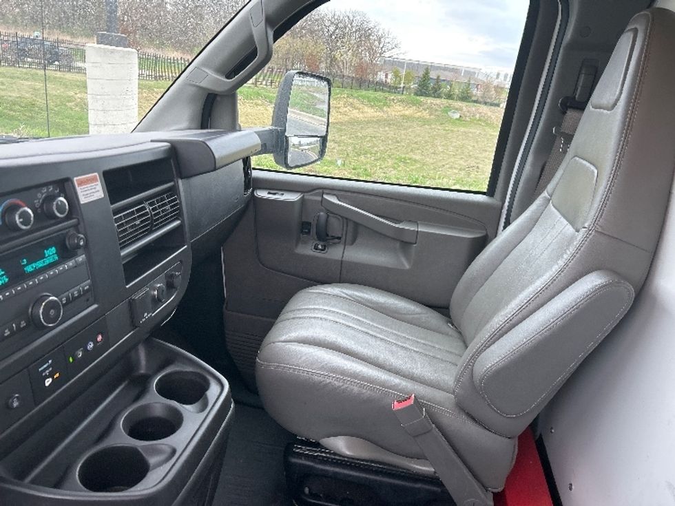 Light Duty Box Truck-Light and Medium Duty Trucks-GMC-2022-Savana G33903-Milwaukee-WI-60,758\n\t\tmiles-$ 40,750 - Image 19