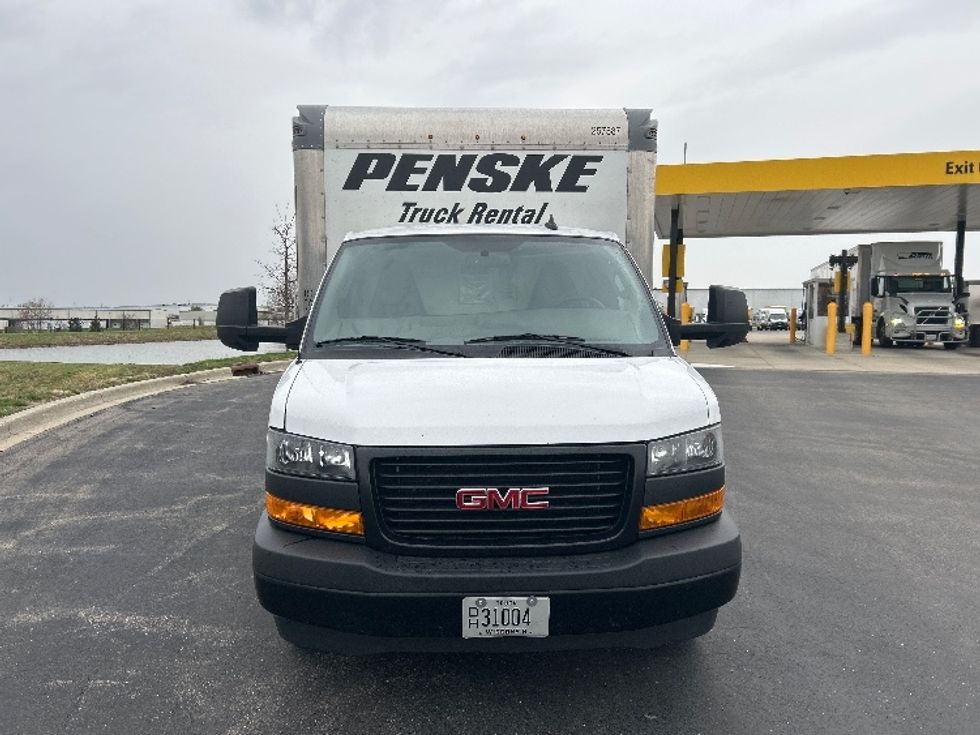 Light Duty Box Truck-Light and Medium Duty Trucks-GMC-2022-Savana G33903-Milwaukee-WI-60,758\n\t\tmiles-$ 40,750 - Image 2