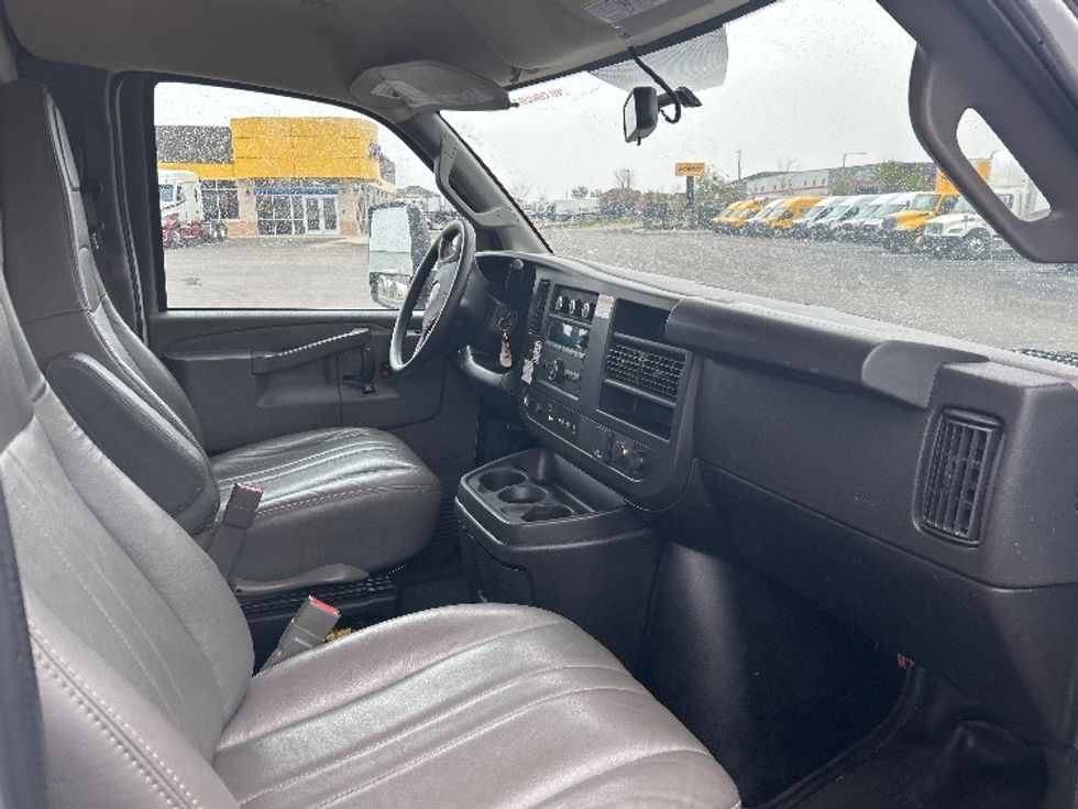 Light Duty Box Truck-Light and Medium Duty Trucks-GMC-2022-Savana G33903-Milwaukee-WI-60,758\n\t\tmiles-$ 40,750 - Image 22