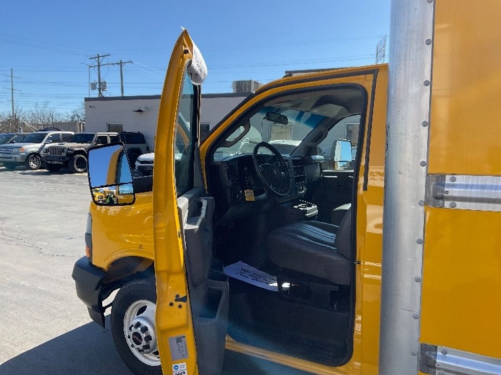 Light Duty Box Truck-Light and Medium Duty Trucks-GMC-2022-Savana G33903-Milwaukee-WI-67,428\n\t\tmiles-$ 35,500 - Image 15