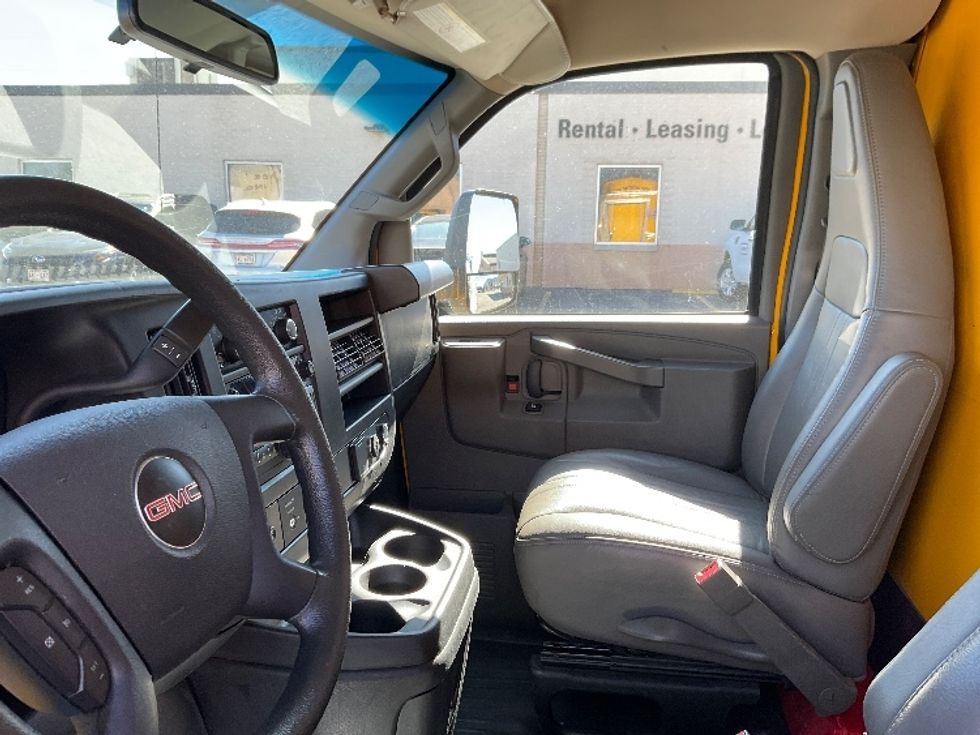 Light Duty Box Truck-Light and Medium Duty Trucks-GMC-2022-Savana G33903-Milwaukee-WI-67,428\n\t\tmiles-$ 35,500 - Image 18