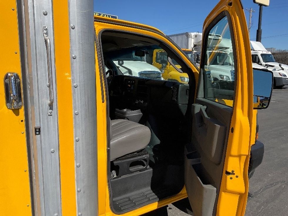 Light Duty Box Truck-Light and Medium Duty Trucks-GMC-2022-Savana G33903-Milwaukee-WI-67,428\n\t\tmiles-$ 35,500 - Image 19